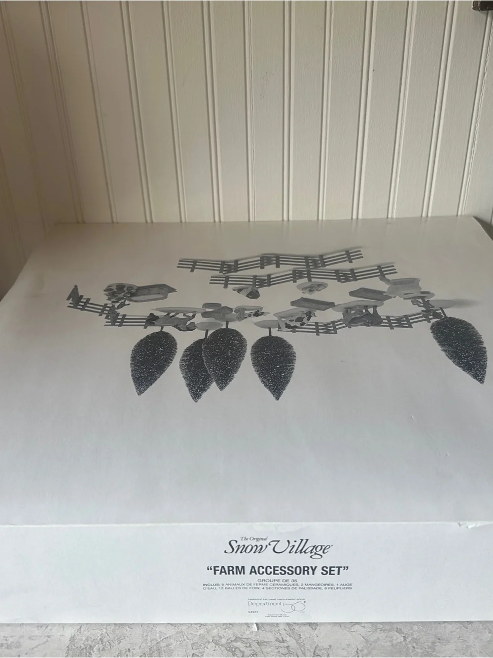 Dept 56 Snow Village Farm Accessory Set BRAND NEW 35 pc Animals Fence Trees Hay